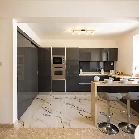 Superlative 3br In The Heart Of By Buena Vista アパート スリーマ
