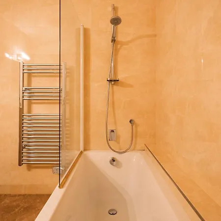 Superlative 3br In The Heart Of By Buena Vista アパート スリーマ